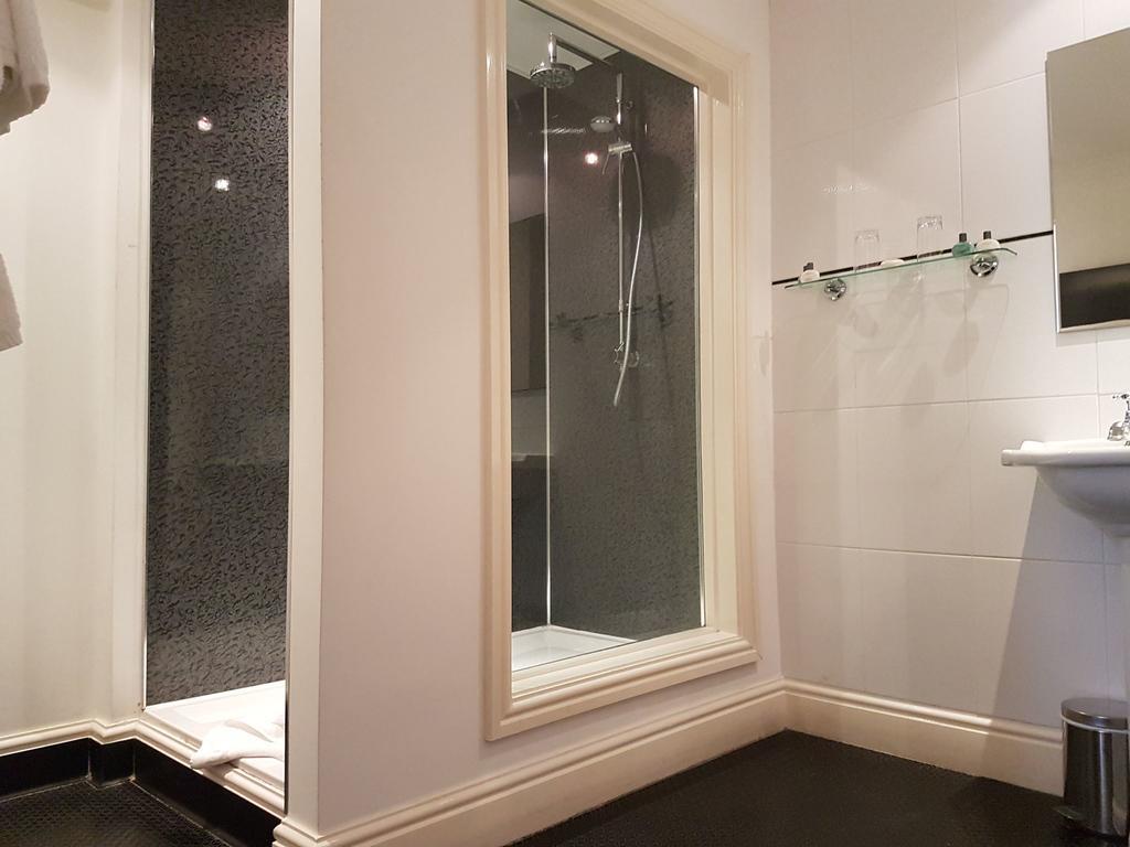 Hôtel Bath Arms Crockerton à Warminster Extérieur photo